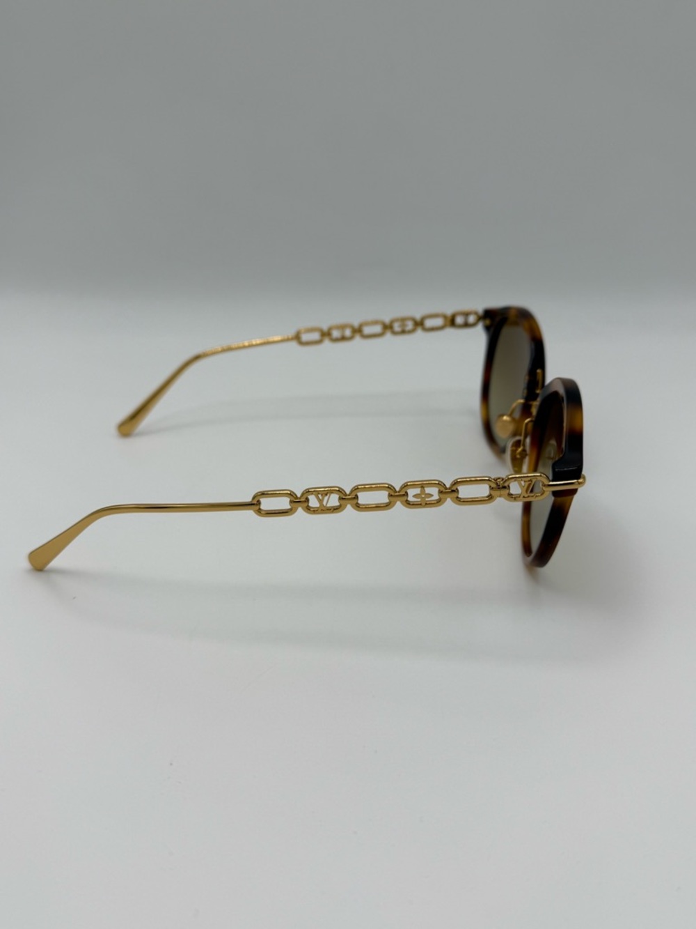 Louis Vuitton My LV Chain Two Round Sunglasses - Picture 9 of 17